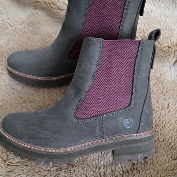 Timberland Women's Olive and Burgundy Chelsea Boots - Picture 3 of 6
